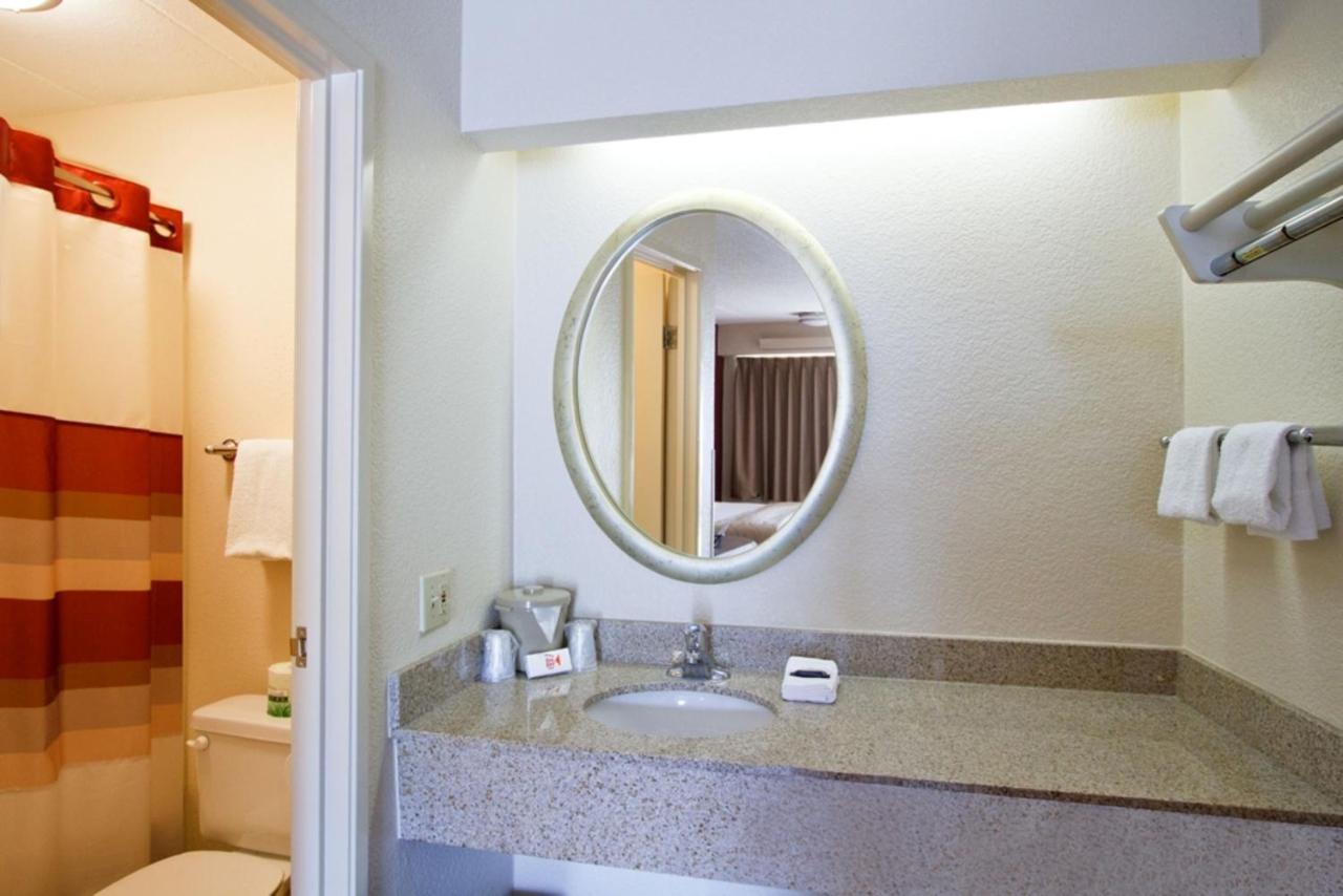 Red Roof Inn Charleston West - Hurricane, Wv Teays Valley Екстериор снимка