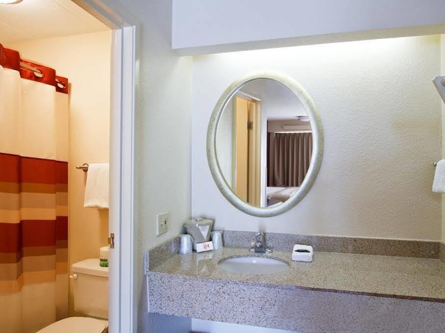 Red Roof Inn Charleston West - Hurricane, Wv Teays Valley Екстериор снимка